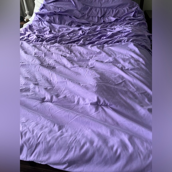 Purple reversible full comforter. - Picture 1 of 5
